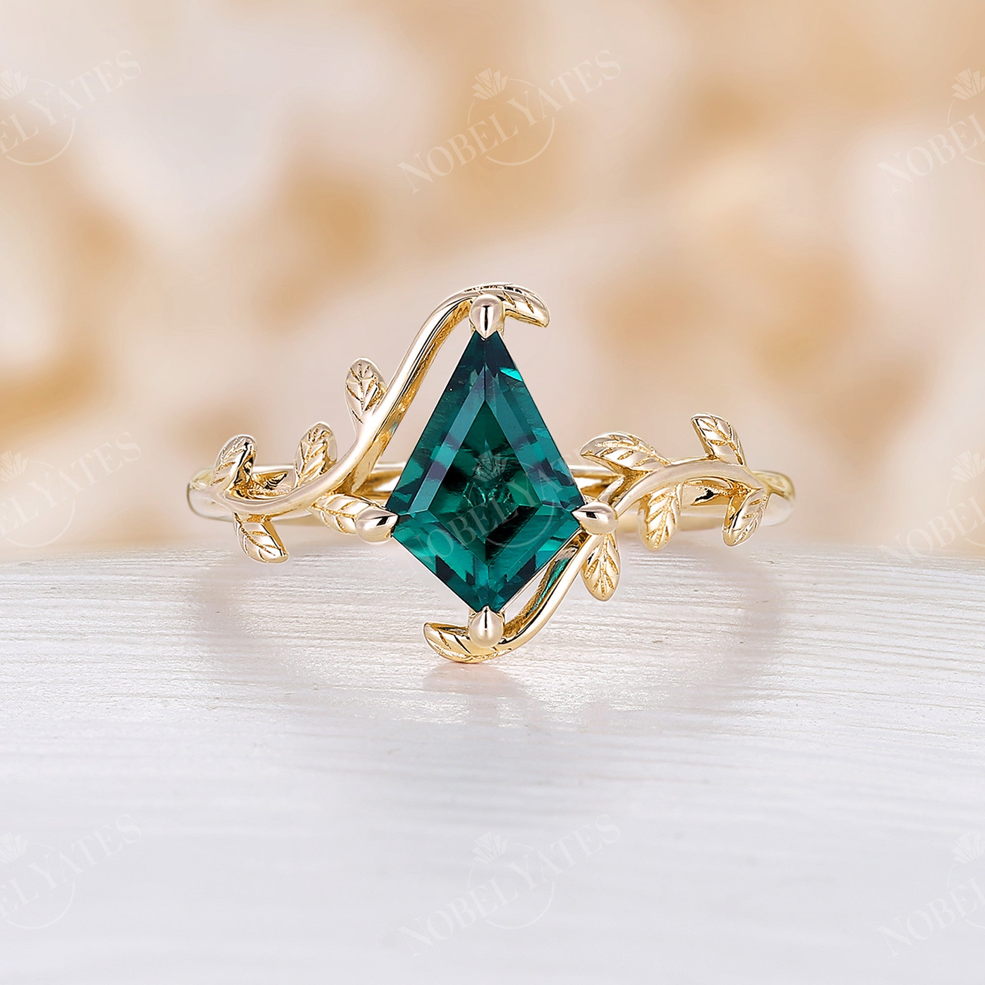 Oval emerald ring. 14k gold ring with Emerald. Minimalist emerald ring –  daizyjewellery