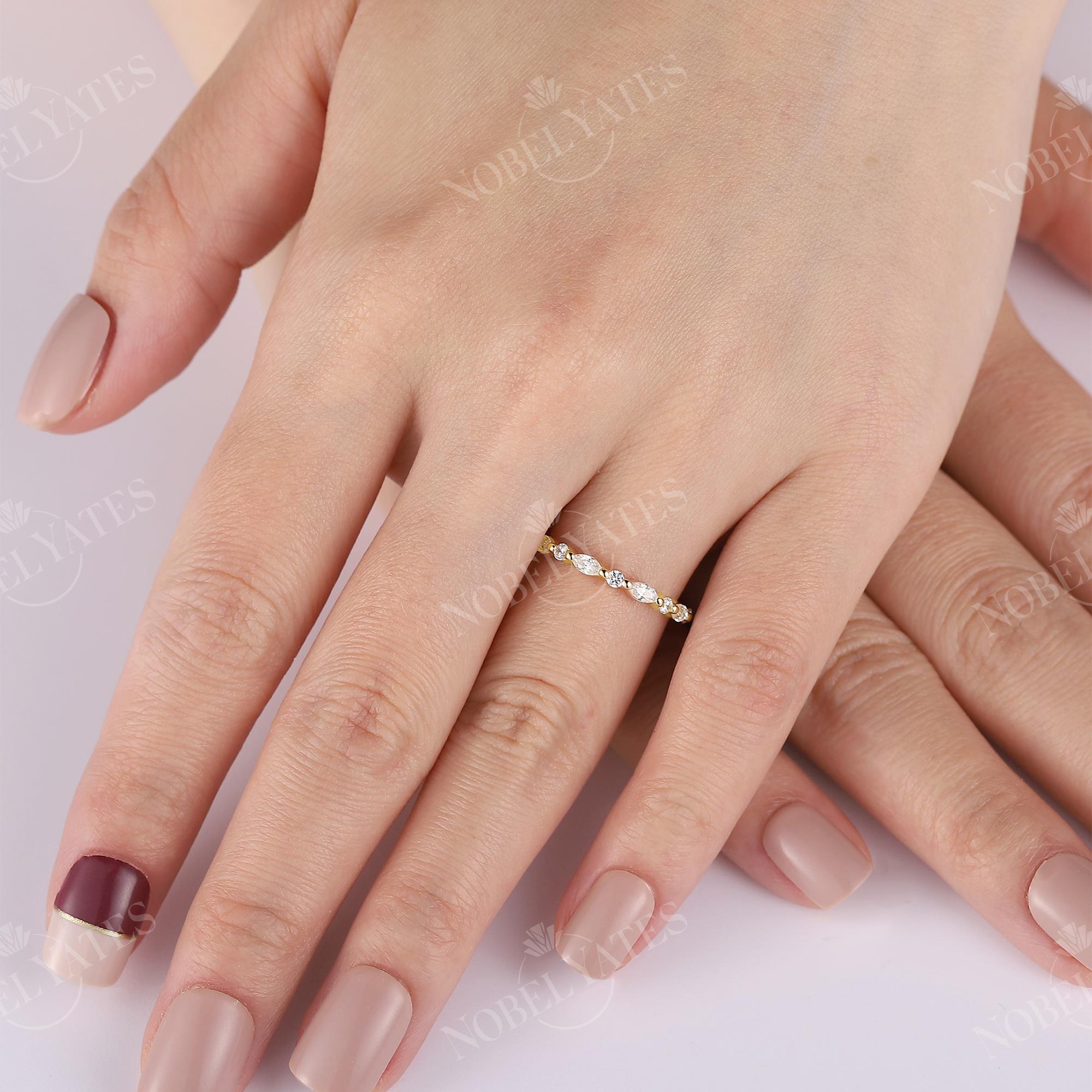 Dainty gold band fashion